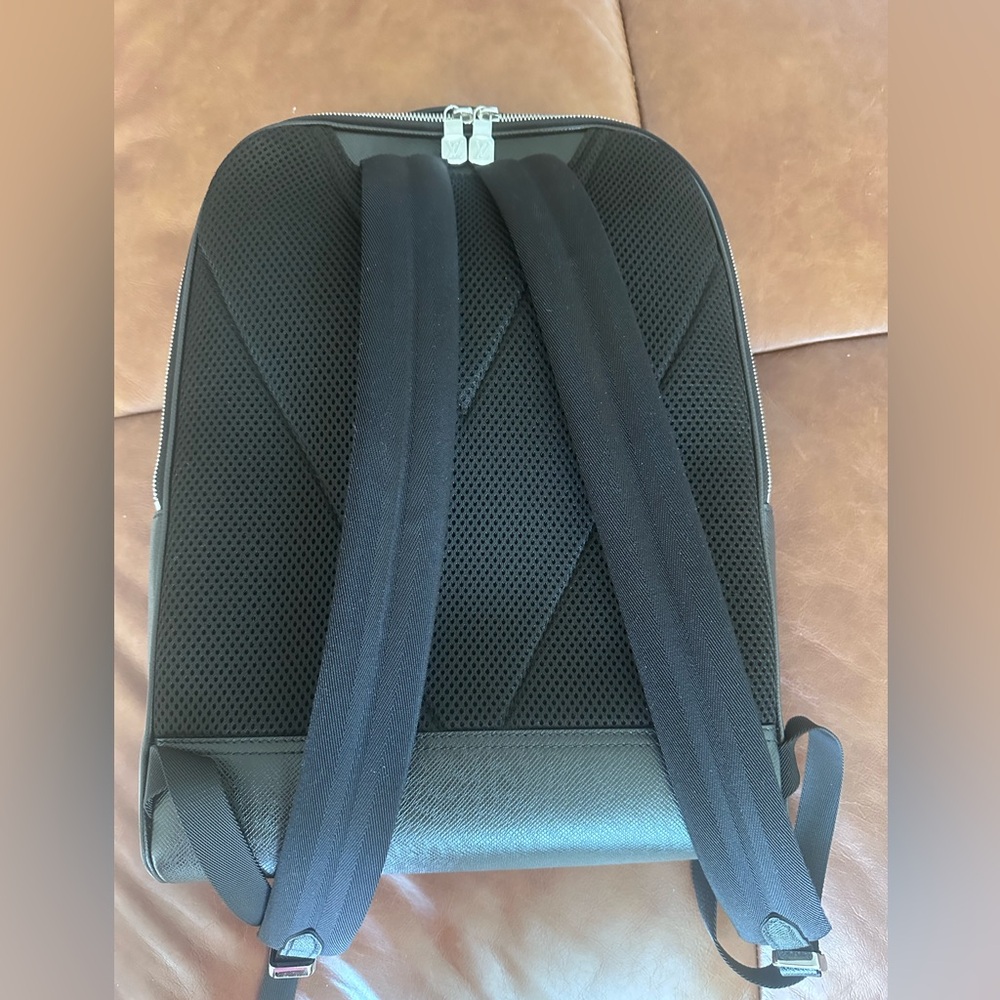 Avenue Backpack Taiga Leather - -USED PRE LOVED GOOD CONDITION| LOUIS VUITTON - Picture 2 of 4